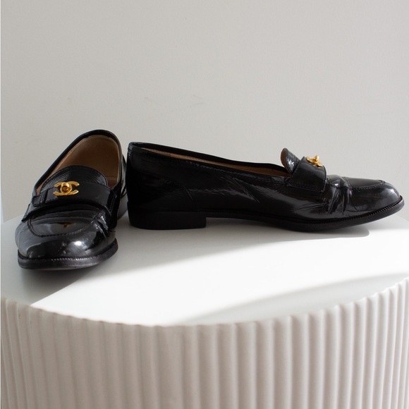 Chanel Vintage 90s Black Patent Leather 24K Gold-Plated CC Turnlock Loafers - Picture 7 of 11